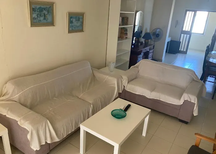 Ekali House Apartmán *