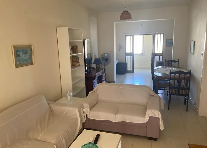 Ekali House Apartmán *