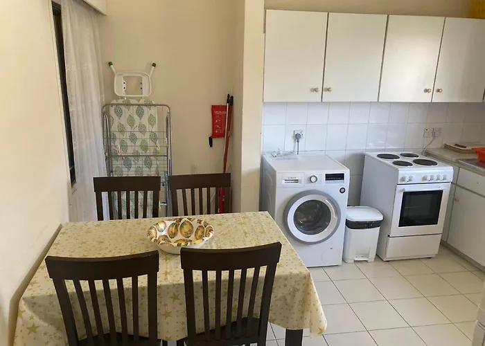 Ekali House Apartmán *