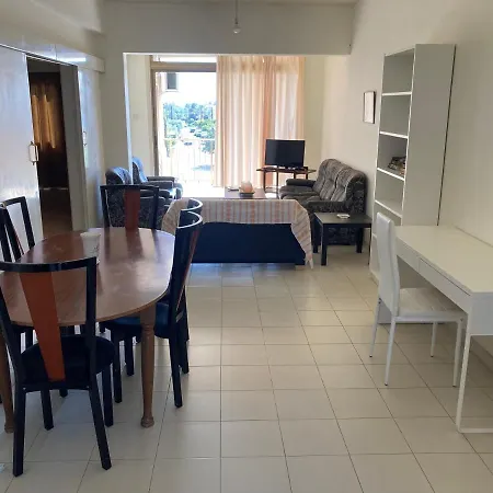 Lägenhet Ekali House